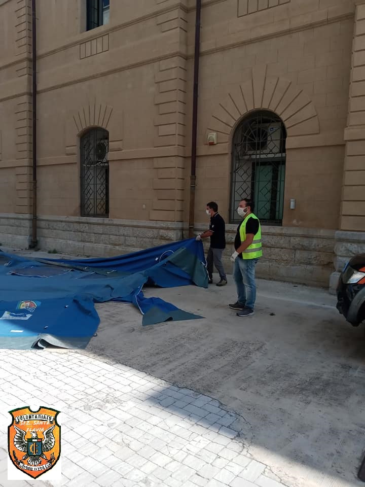 smontaggio-tenda-presso-stazione-Palermo-2